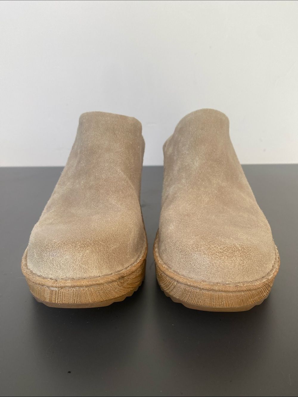 Born Taupe Suede Wedge Clogs Sz 10 Boho Cottage Western Coastal Casual Versatile - Picture 4 of 15